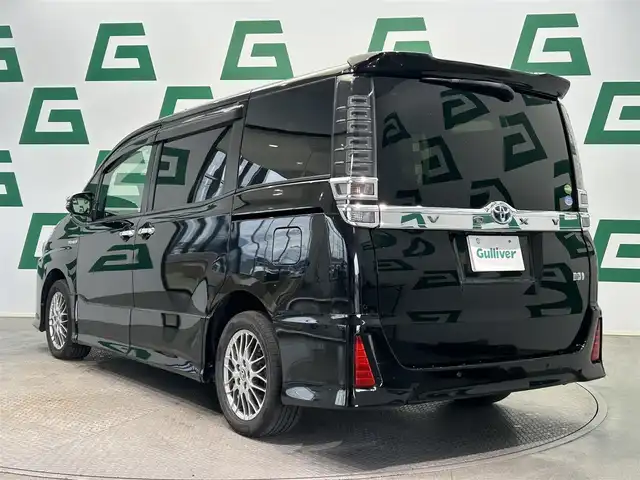 トヨタ ヴォクシー ハイブリッド ZS 煌Ⅱ 鹿児島県 2019(平31)年 7.6万km ブラック ワンオーナー/禁煙車/ナビ/(フルセグTV/Bluetooth/DVD/CD)/フリップダウンモニター/バックカメラ/クルーズコントロール/前席シートヒーター/Toyota Safety Sense/　・プリクラッシュセーフティ/　・レーンディパーチャーアラート/　・オートマチックハイビーム/両側パワースライドドア/ドライブレコーダー/ETC/純正アルミホイール/フロアマット/LEDヘッドライト/オートライト/アイドリングストップ/スマートキー