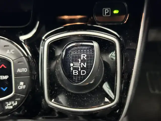 トヨタ ヴォクシー ハイブリッド ZS 煌Ⅱ 鹿児島県 2019(平31)年 7.6万km ブラック ワンオーナー/禁煙車/ナビ/(フルセグTV/Bluetooth/DVD/CD)/フリップダウンモニター/バックカメラ/クルーズコントロール/前席シートヒーター/Toyota Safety Sense/　・プリクラッシュセーフティ/　・レーンディパーチャーアラート/　・オートマチックハイビーム/両側パワースライドドア/ドライブレコーダー/ETC/純正アルミホイール/フロアマット/LEDヘッドライト/オートライト/アイドリングストップ/スマートキー