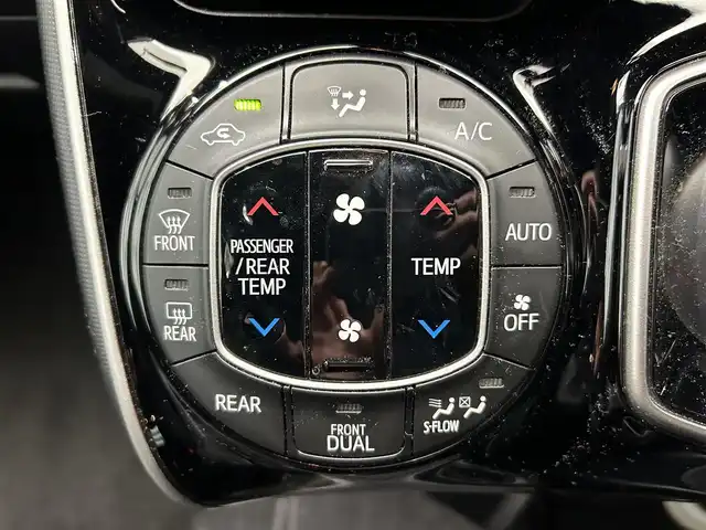 トヨタ ヴォクシー ハイブリッド ZS 煌Ⅱ 鹿児島県 2019(平31)年 7.6万km ブラック ワンオーナー/禁煙車/ナビ/(フルセグTV/Bluetooth/DVD/CD)/フリップダウンモニター/バックカメラ/クルーズコントロール/前席シートヒーター/Toyota Safety Sense/　・プリクラッシュセーフティ/　・レーンディパーチャーアラート/　・オートマチックハイビーム/両側パワースライドドア/ドライブレコーダー/ETC/純正アルミホイール/フロアマット/LEDヘッドライト/オートライト/アイドリングストップ/スマートキー