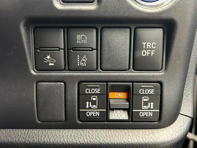 トヨタ ヴォクシー ハイブリッド ZS 煌Ⅱ 鹿児島県 2019(平31)年 7.6万km ブラック ワンオーナー/禁煙車/ナビ/(フルセグTV/Bluetooth/DVD/CD)/フリップダウンモニター/バックカメラ/クルーズコントロール/前席シートヒーター/Toyota Safety Sense/　・プリクラッシュセーフティ/　・レーンディパーチャーアラート/　・オートマチックハイビーム/両側パワースライドドア/ドライブレコーダー/ETC/純正アルミホイール/フロアマット/LEDヘッドライト/オートライト/アイドリングストップ/スマートキー