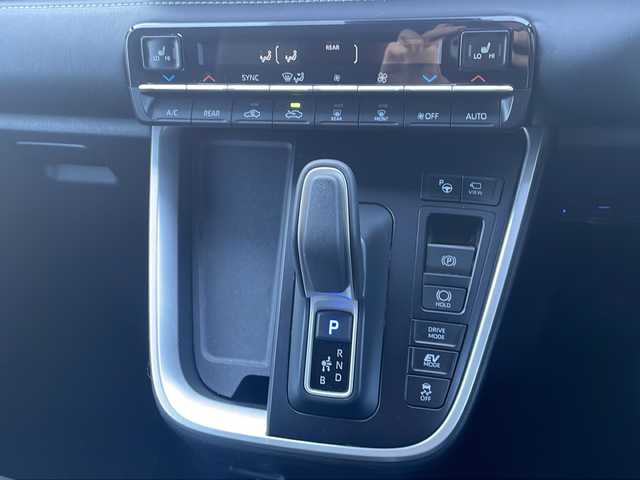 トヨタ ノア ハイブリッド S－Z 道東・釧路十勝 2022(令4)年 9万km メタルストリームM 4WD/ワンオーナー/寒冷地仕様/純正ナビ　/(AM/FM/TV/CD/DVD/BT/Miracast)/ビルトインETC2.0/アラウンドビューモニター/バックカメラ/両側パワースライドドア/ハーフレザーシート/シートヒーター　前席/ステアリングスイッチ/社外16インチAW/純正フロアマット/ウォークスルー/ドアバイザー/サンシェード/アイドリングストップ/パーキングアシスト/レーダークルーズコントロール/前後コーナーセンサー/オートライト/オートマチックハイビーム/ライトレベライザー/フォグランプ/盗難防止装置/ABS/横滑り防止装置/USB入力端子/100V充電