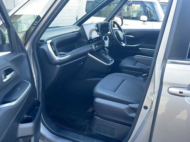 トヨタ ノア ハイブリッド S－Z 道東・釧路十勝 2022(令4)年 9万km メタルストリームM 4WD/ワンオーナー/寒冷地仕様/純正ナビ　/(AM/FM/TV/CD/DVD/BT/Miracast)/ビルトインETC2.0/アラウンドビューモニター/バックカメラ/両側パワースライドドア/ハーフレザーシート/シートヒーター　前席/ステアリングスイッチ/社外16インチAW/純正フロアマット/ウォークスルー/ドアバイザー/サンシェード/アイドリングストップ/パーキングアシスト/レーダークルーズコントロール/前後コーナーセンサー/オートライト/オートマチックハイビーム/ライトレベライザー/フォグランプ/盗難防止装置/ABS/横滑り防止装置/USB入力端子/100V充電