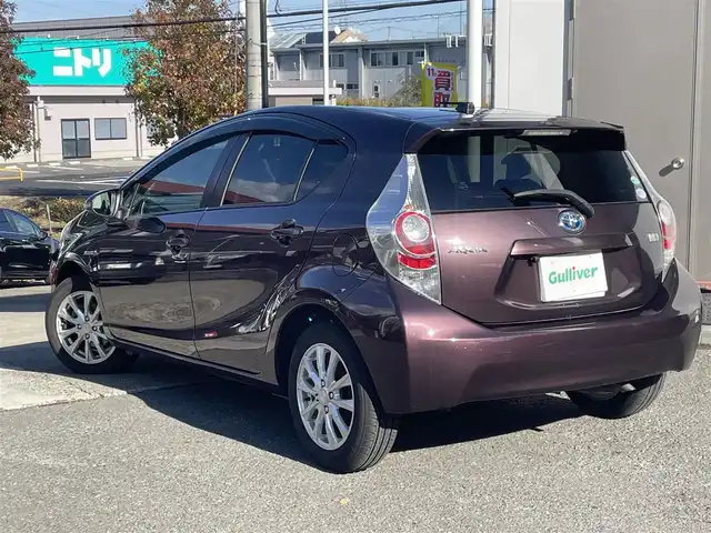 トヨタ アクア S 宮城県 2015(平27)年 13.7万km ディープアメジストマイカメタリック 社外ナビゲーション/　（CD/DVD　FM/AM　USB　Bluetooth）/ETC/アイドリングストップ/ヘッドライトレベライザー/電動格納ミラー/フロアマット/リモコンキー/バックカメラ/保証書/取扱説明書