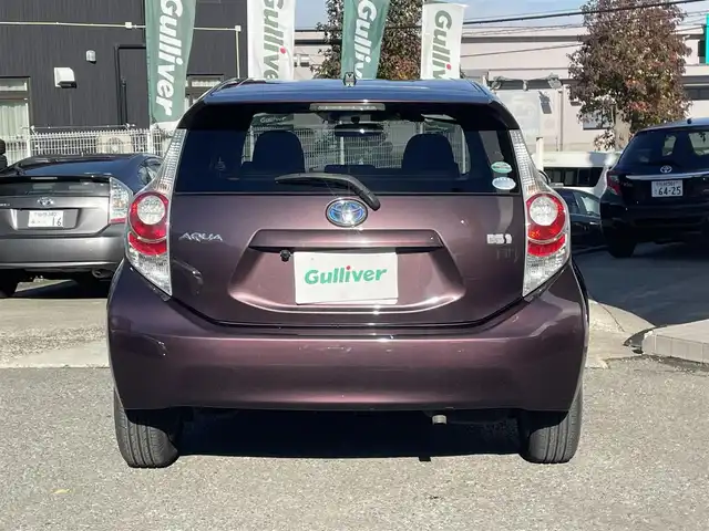 トヨタ アクア S 宮城県 2015(平27)年 13.7万km ディープアメジストマイカメタリック 社外ナビゲーション/　（CD/DVD　FM/AM　USB　Bluetooth）/ETC/アイドリングストップ/ヘッドライトレベライザー/電動格納ミラー/フロアマット/リモコンキー/バックカメラ/保証書/取扱説明書