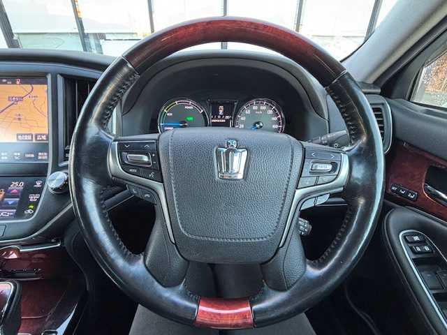 トヨタ クラウン マジェスタ Fバージョン 宮城県 2016(平28)年 8.1万km ホワイトパールクリスタルシャイン 登録時走行距離80593km/純正SDナビ/Bluetooth・CD・TV・AM・FM/クリアランスソナー/ブラインドスポットモニター/シートメモリー/センターコンソール/ドライブレコーダー/ETC2.0/クルーズコントロール/パワーシート（D＋N席）/シートヒーター（D＋N席）/エアシート（D+N席）/フォグランプ/イージークローザートランク/純正アルミホイール/ドアバイザー/純正フロアマット/電動格納ミラー