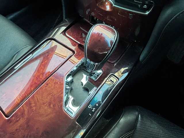 トヨタ クラウン マジェスタ Fバージョン 宮城県 2016(平28)年 8.1万km ホワイトパールクリスタルシャイン 登録時走行距離80593km/純正SDナビ/Bluetooth・CD・TV・AM・FM/クリアランスソナー/ブラインドスポットモニター/シートメモリー/センターコンソール/ドライブレコーダー/ETC2.0/クルーズコントロール/パワーシート（D＋N席）/シートヒーター（D＋N席）/エアシート（D+N席）/フォグランプ/イージークローザートランク/純正アルミホイール/ドアバイザー/純正フロアマット/電動格納ミラー