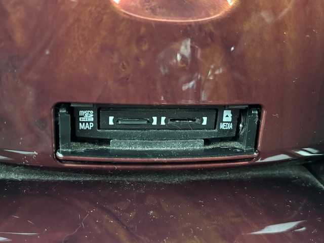 トヨタ クラウン マジェスタ Fバージョン 宮城県 2016(平28)年 8.1万km ホワイトパールクリスタルシャイン 登録時走行距離80593km/純正SDナビ/Bluetooth・CD・TV・AM・FM/クリアランスソナー/ブラインドスポットモニター/シートメモリー/センターコンソール/ドライブレコーダー/ETC2.0/クルーズコントロール/パワーシート（D＋N席）/シートヒーター（D＋N席）/エアシート（D+N席）/フォグランプ/イージークローザートランク/純正アルミホイール/ドアバイザー/純正フロアマット/電動格納ミラー