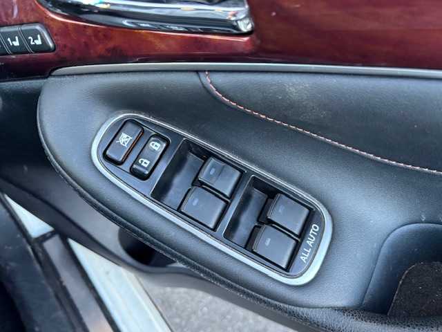 トヨタ クラウン マジェスタ Fバージョン 宮城県 2016(平28)年 8.1万km ホワイトパールクリスタルシャイン 登録時走行距離80593km/純正SDナビ/Bluetooth・CD・TV・AM・FM/クリアランスソナー/ブラインドスポットモニター/シートメモリー/センターコンソール/ドライブレコーダー/ETC2.0/クルーズコントロール/パワーシート（D＋N席）/シートヒーター（D＋N席）/エアシート（D+N席）/フォグランプ/イージークローザートランク/純正アルミホイール/ドアバイザー/純正フロアマット/電動格納ミラー