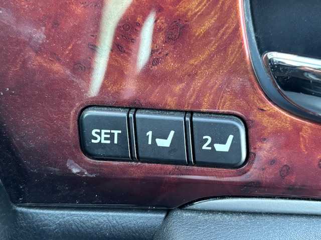 トヨタ クラウン マジェスタ Fバージョン 宮城県 2016(平28)年 8.1万km ホワイトパールクリスタルシャイン 登録時走行距離80593km/純正SDナビ/Bluetooth・CD・TV・AM・FM/クリアランスソナー/ブラインドスポットモニター/シートメモリー/センターコンソール/ドライブレコーダー/ETC2.0/クルーズコントロール/パワーシート（D＋N席）/シートヒーター（D＋N席）/エアシート（D+N席）/フォグランプ/イージークローザートランク/純正アルミホイール/ドアバイザー/純正フロアマット/電動格納ミラー