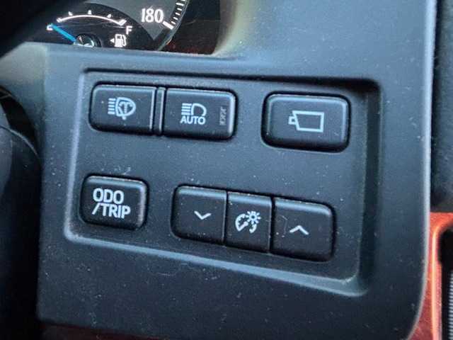 トヨタ クラウン マジェスタ Fバージョン 宮城県 2016(平28)年 8.1万km ホワイトパールクリスタルシャイン 登録時走行距離80593km/純正SDナビ/Bluetooth・CD・TV・AM・FM/クリアランスソナー/ブラインドスポットモニター/シートメモリー/センターコンソール/ドライブレコーダー/ETC2.0/クルーズコントロール/パワーシート（D＋N席）/シートヒーター（D＋N席）/エアシート（D+N席）/フォグランプ/イージークローザートランク/純正アルミホイール/ドアバイザー/純正フロアマット/電動格納ミラー