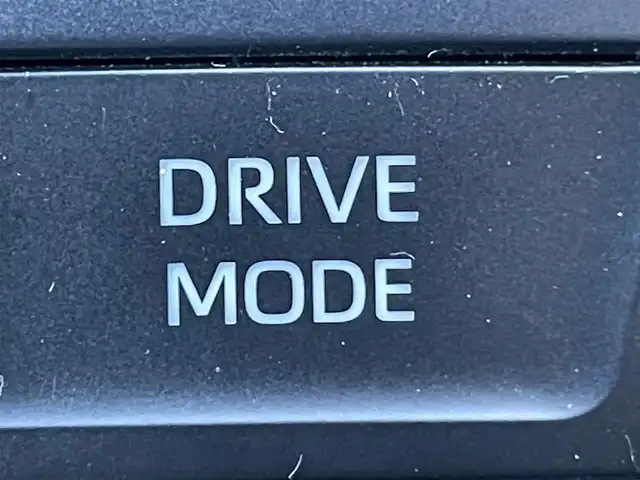 トヨタ ヴォクシー ハイブリッド S－Z 岡山県 2022(令4)年 3.5万km アティチュードブラックマイカ 登録時走行距離34114km/純正10.5インチディスプレイオーディオ/フルセグTV(AM/FM/CD/DVD/Bluetooth/HDMI)/純正14インチフリップダウンモニター/バックカメラ/両側パワースライドドア/ドライブレコーダー/ビルトインETC2.0/D/N席シートヒーター/USB端子/トヨタセーフティセンス/・レーダークルーズコントロール/・プリクラッシュセーフティ/・オートマチックハイビーム/・レーンキープアシスト/AC100V電源/純正フロアマット/17インチ純正AW