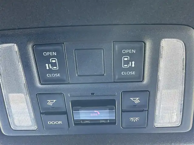 トヨタ ヴォクシー ハイブリッド S－Z 岡山県 2022(令4)年 3.5万km アティチュードブラックマイカ 登録時走行距離34114km/純正10.5インチディスプレイオーディオ/フルセグTV(AM/FM/CD/DVD/Bluetooth/HDMI)/純正14インチフリップダウンモニター/バックカメラ/両側パワースライドドア/ドライブレコーダー/ビルトインETC2.0/D/N席シートヒーター/USB端子/トヨタセーフティセンス/・レーダークルーズコントロール/・プリクラッシュセーフティ/・オートマチックハイビーム/・レーンキープアシスト/AC100V電源/純正フロアマット/17インチ純正AW