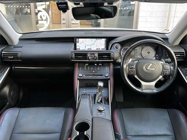 レクサス ＩＳ 300h バージョンL 岩手県 2019(令1)年 3.8万km ソニッククォーツ 4WD /Fスポーツグリル/(純正グリル有)/サンルーフ /黒革シート /純正ナビ/フルセグTV走行中視聴不可 /バックカメラ/ビルトインETC /前席パワーシート /前席シートヒーター/前席シートベンチレーション/ステアリングヒーター /レーダークルコン/衝突軽減装置/パーキングソナー/パドルシフト/革巻きステアリング/ナビステアリングスイッチ/オートライト/オートハイビーム/BSM/リアサンシェード/社外360度ドラレコ/スマートキー×2/カードキー/純正エンジンスターター/ドアバイザー/フロアマット/保証書　取説　ナビ取説