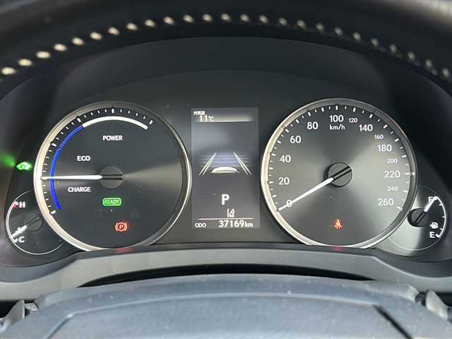 レクサス ＩＳ 300h バージョンL 岩手県 2019(令1)年 3.8万km ソニッククォーツ 4WD /Fスポーツグリル/(純正グリル有)/サンルーフ /黒革シート /純正ナビ/フルセグTV走行中視聴不可 /バックカメラ/ビルトインETC /前席パワーシート /前席シートヒーター/前席シートベンチレーション/ステアリングヒーター /レーダークルコン/衝突軽減装置/パーキングソナー/パドルシフト/革巻きステアリング/ナビステアリングスイッチ/オートライト/オートハイビーム/BSM/リアサンシェード/社外360度ドラレコ/スマートキー×2/カードキー/純正エンジンスターター/ドアバイザー/フロアマット/保証書　取説　ナビ取説