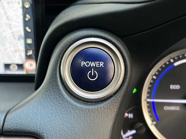 レクサス ＩＳ 300h バージョンL 岩手県 2019(令1)年 3.8万km ソニッククォーツ 4WD /Fスポーツグリル/(純正グリル有)/サンルーフ /黒革シート /純正ナビ/フルセグTV走行中視聴不可 /バックカメラ/ビルトインETC /前席パワーシート /前席シートヒーター/前席シートベンチレーション/ステアリングヒーター /レーダークルコン/衝突軽減装置/パーキングソナー/パドルシフト/革巻きステアリング/ナビステアリングスイッチ/オートライト/オートハイビーム/BSM/リアサンシェード/社外360度ドラレコ/スマートキー×2/カードキー/純正エンジンスターター/ドアバイザー/フロアマット/保証書　取説　ナビ取説