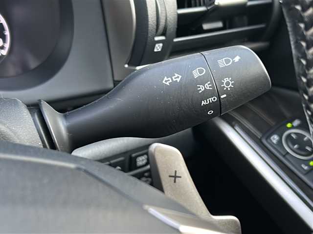 レクサス ＩＳ 300h バージョンL 岩手県 2019(令1)年 3.8万km ソニッククォーツ 4WD /Fスポーツグリル/(純正グリル有)/サンルーフ /黒革シート /純正ナビ/フルセグTV走行中視聴不可 /バックカメラ/ビルトインETC /前席パワーシート /前席シートヒーター/前席シートベンチレーション/ステアリングヒーター /レーダークルコン/衝突軽減装置/パーキングソナー/パドルシフト/革巻きステアリング/ナビステアリングスイッチ/オートライト/オートハイビーム/BSM/リアサンシェード/社外360度ドラレコ/スマートキー×2/カードキー/純正エンジンスターター/ドアバイザー/フロアマット/保証書　取説　ナビ取説