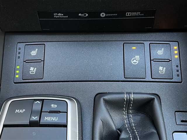 レクサス ＩＳ 300h バージョンL 岩手県 2019(令1)年 3.8万km ソニッククォーツ 4WD /Fスポーツグリル/(純正グリル有)/サンルーフ /黒革シート /純正ナビ/フルセグTV走行中視聴不可 /バックカメラ/ビルトインETC /前席パワーシート /前席シートヒーター/前席シートベンチレーション/ステアリングヒーター /レーダークルコン/衝突軽減装置/パーキングソナー/パドルシフト/革巻きステアリング/ナビステアリングスイッチ/オートライト/オートハイビーム/BSM/リアサンシェード/社外360度ドラレコ/スマートキー×2/カードキー/純正エンジンスターター/ドアバイザー/フロアマット/保証書　取説　ナビ取説