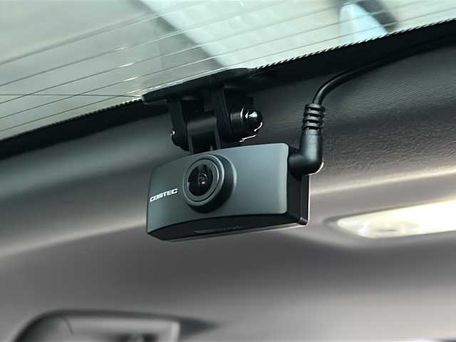 レクサス ＩＳ 300h バージョンL 岩手県 2019(令1)年 3.8万km ソニッククォーツ 4WD /Fスポーツグリル/(純正グリル有)/サンルーフ /黒革シート /純正ナビ/フルセグTV走行中視聴不可 /バックカメラ/ビルトインETC /前席パワーシート /前席シートヒーター/前席シートベンチレーション/ステアリングヒーター /レーダークルコン/衝突軽減装置/パーキングソナー/パドルシフト/革巻きステアリング/ナビステアリングスイッチ/オートライト/オートハイビーム/BSM/リアサンシェード/社外360度ドラレコ/スマートキー×2/カードキー/純正エンジンスターター/ドアバイザー/フロアマット/保証書　取説　ナビ取説