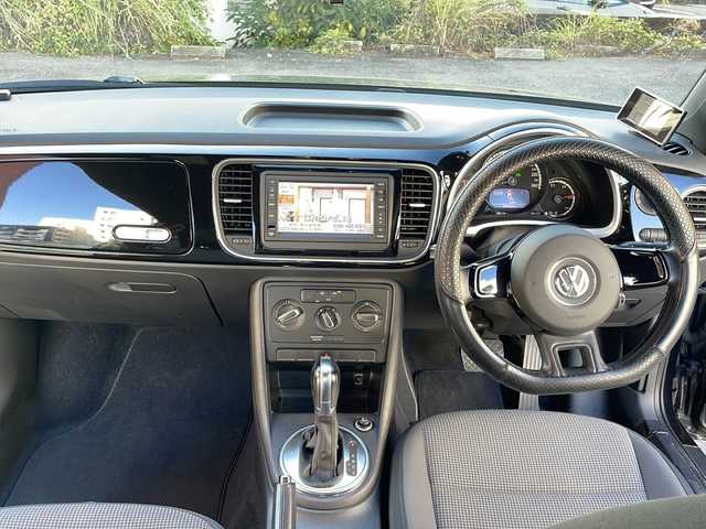 フォルクスワーゲン ザ・ビートル デザイン 宮崎県 2013(平25)年 8.6万km ディープブラックパールエフェクト ・クルーズコントロール　/・Bluetooth/・スペアキー/・スマートキー/・ETC/・電動格納ミラー/・純正SDナビ/・フルセグTV/・MTモード付AT/・純正HDDナビ/・純正フロアマット/・純正アルミホイール/・横滑り防止装置/・ミュージックプレイヤー　AUX/・シガーソケット