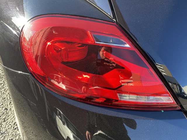 フォルクスワーゲン ザ・ビートル デザイン 宮崎県 2013(平25)年 8.6万km ディープブラックパールエフェクト ・クルーズコントロール　/・Bluetooth/・スペアキー/・スマートキー/・ETC/・電動格納ミラー/・純正SDナビ/・フルセグTV/・MTモード付AT/・純正HDDナビ/・純正フロアマット/・純正アルミホイール/・横滑り防止装置/・ミュージックプレイヤー　AUX/・シガーソケット