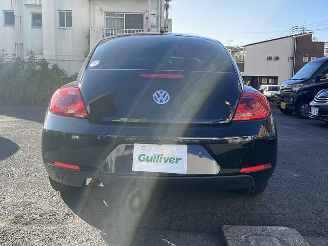 フォルクスワーゲン ザ・ビートル デザイン 宮崎県 2013(平25)年 8.6万km ディープブラックパールエフェクト ・クルーズコントロール　/・Bluetooth/・スペアキー/・スマートキー/・ETC/・電動格納ミラー/・純正SDナビ/・フルセグTV/・MTモード付AT/・純正HDDナビ/・純正フロアマット/・純正アルミホイール/・横滑り防止装置/・ミュージックプレイヤー　AUX/・シガーソケット