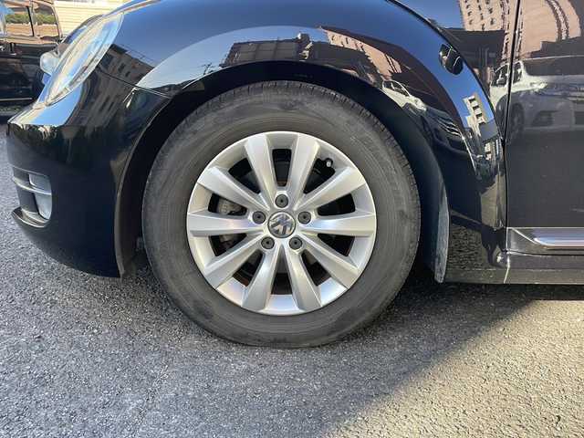 フォルクスワーゲン ザ・ビートル デザイン 宮崎県 2013(平25)年 8.6万km ディープブラックパールエフェクト ・クルーズコントロール　/・Bluetooth/・スペアキー/・スマートキー/・ETC/・電動格納ミラー/・純正SDナビ/・フルセグTV/・MTモード付AT/・純正HDDナビ/・純正フロアマット/・純正アルミホイール/・横滑り防止装置/・ミュージックプレイヤー　AUX/・シガーソケット