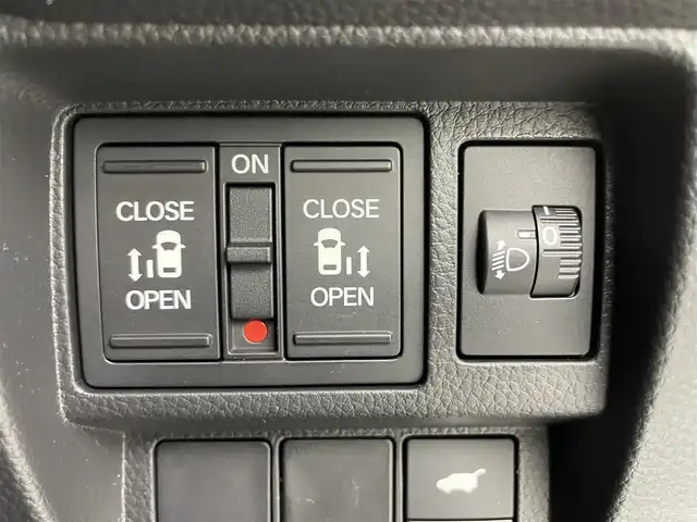 ホンダ ステップワゴン スパーダ eHEV 熊本県 2025(令7)年 0.1千km クリスタルブラックパール 登録済未使用車/純正１１．４インチナビLXM-247VFLi（ＡｐｐｌＣａｒＰｌａｙ・ＡｎｄｒｏｉｄＡｕｔｏ・ＢＴ・フルセグ・ＵＳＢ）/純正15.6インチフリップダウンモニターVM-231FE　/バックカメラ/ホンダセンシング/アダブティブクルーズコントロール/衝突軽減ブレーキ/レーンキープアシスト/ブラインドスポットモニター/アイドリングストップ/横滑り防止/パーキングアシスト/両側パワースライドドア　/前席シートヒーター /パワーバックドア/前後クリアランスソナー/ブレーキホールド/ハーフレザーシート/純正16インチAW/オートライト/オートマチックハイビーム/LEDヘッドライト/フォグライト/スマートキー/プッシュスタート/スペアキー1本/保証書/取扱説明書