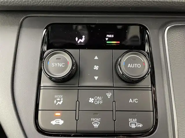 ホンダ ステップワゴン スパーダ eHEV 熊本県 2025(令7)年 0.1千km クリスタルブラックパール 登録済未使用車/純正１１．４インチナビLXM-247VFLi（ＡｐｐｌＣａｒＰｌａｙ・ＡｎｄｒｏｉｄＡｕｔｏ・ＢＴ・フルセグ・ＵＳＢ）/純正15.6インチフリップダウンモニターVM-231FE　/バックカメラ/ホンダセンシング/アダブティブクルーズコントロール/衝突軽減ブレーキ/レーンキープアシスト/ブラインドスポットモニター/アイドリングストップ/横滑り防止/パーキングアシスト/両側パワースライドドア　/前席シートヒーター /パワーバックドア/前後クリアランスソナー/ブレーキホールド/ハーフレザーシート/純正16インチAW/オートライト/オートマチックハイビーム/LEDヘッドライト/フォグライト/スマートキー/プッシュスタート/スペアキー1本/保証書/取扱説明書