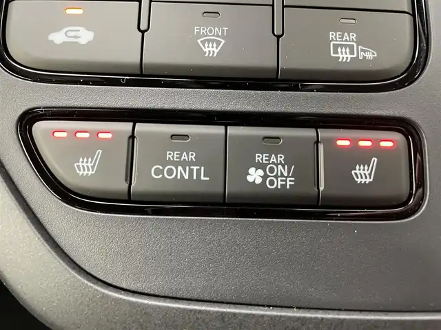 ホンダ ステップワゴン スパーダ eHEV 熊本県 2025(令7)年 0.1千km クリスタルブラックパール 登録済未使用車/純正１１．４インチナビLXM-247VFLi（ＡｐｐｌＣａｒＰｌａｙ・ＡｎｄｒｏｉｄＡｕｔｏ・ＢＴ・フルセグ・ＵＳＢ）/純正15.6インチフリップダウンモニターVM-231FE　/バックカメラ/ホンダセンシング/アダブティブクルーズコントロール/衝突軽減ブレーキ/レーンキープアシスト/ブラインドスポットモニター/アイドリングストップ/横滑り防止/パーキングアシスト/両側パワースライドドア　/前席シートヒーター /パワーバックドア/前後クリアランスソナー/ブレーキホールド/ハーフレザーシート/純正16インチAW/オートライト/オートマチックハイビーム/LEDヘッドライト/フォグライト/スマートキー/プッシュスタート/スペアキー1本/保証書/取扱説明書