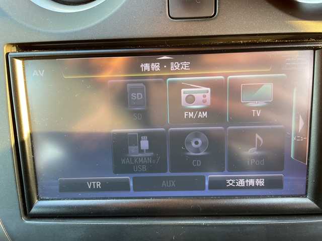 日産 ノート X FOUR 道央・札幌 2015(平27)年 7.6万km シャイニングブルー ・４WD/・衝突軽減ブレーキ/・純正ナビ/　CD＆USB＆TV/・バックカメラ/・レーンキープアシスト/・プッシュスタート/・スマートキー/・電動格納ミラー/・社外AW＆冬タイヤ積込/・純正フロアマット/・ドアバイザー/・ウィンカーミラー/・スペアキー