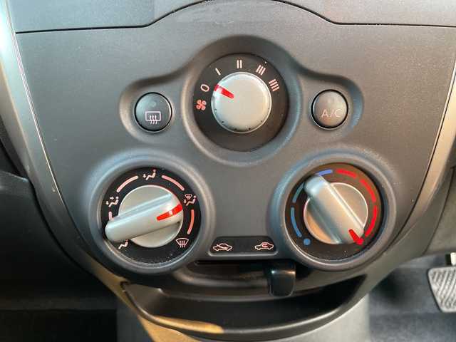 日産 ノート X FOUR 道央・札幌 2015(平27)年 7.6万km シャイニングブルー ・４WD/・衝突軽減ブレーキ/・純正ナビ/　CD＆USB＆TV/・バックカメラ/・レーンキープアシスト/・プッシュスタート/・スマートキー/・電動格納ミラー/・社外AW＆冬タイヤ積込/・純正フロアマット/・ドアバイザー/・ウィンカーミラー/・スペアキー