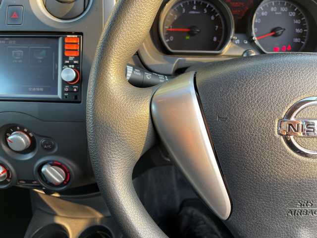 日産 ノート X FOUR 道央・札幌 2015(平27)年 7.6万km シャイニングブルー ・４WD/・衝突軽減ブレーキ/・純正ナビ/　CD＆USB＆TV/・バックカメラ/・レーンキープアシスト/・プッシュスタート/・スマートキー/・電動格納ミラー/・社外AW＆冬タイヤ積込/・純正フロアマット/・ドアバイザー/・ウィンカーミラー/・スペアキー