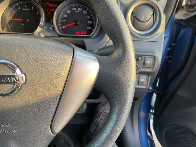 日産 ノート X FOUR 道央・札幌 2015(平27)年 7.6万km シャイニングブルー ・４WD/・衝突軽減ブレーキ/・純正ナビ/　CD＆USB＆TV/・バックカメラ/・レーンキープアシスト/・プッシュスタート/・スマートキー/・電動格納ミラー/・社外AW＆冬タイヤ積込/・純正フロアマット/・ドアバイザー/・ウィンカーミラー/・スペアキー