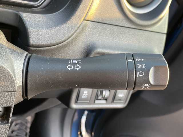 日産 ノート X FOUR 道央・札幌 2015(平27)年 7.6万km シャイニングブルー ・４WD/・衝突軽減ブレーキ/・純正ナビ/　CD＆USB＆TV/・バックカメラ/・レーンキープアシスト/・プッシュスタート/・スマートキー/・電動格納ミラー/・社外AW＆冬タイヤ積込/・純正フロアマット/・ドアバイザー/・ウィンカーミラー/・スペアキー