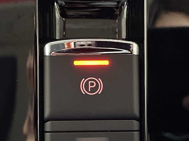 三菱 デリカＤ：５ P 神奈川県 2024(令6)年 2.3万km アメジストブラック 4WD/ディーゼルターボ/社外10.1型フローティングSDナビゲーション【AVN-HSO1F】/フルセグ　Bluetooth　SD　CD DVD　USB　HDMI　AppleCarPlay/両側電動スライドドア/パワーバックドア/e-Assist /FCM衝突軽減ブレーキシステム/LDW車線逸脱警報システム/レーダークルーズコントロール/オートマチックハイビーム/誤発進抑制機能/後側方車両検知警報システム/後退時車両検知警報システム/オートステップ＆ゴー/革巻きステアリング/パドルシフト/ステアリングスイッチ/ステアリングヒーター/運転席パワーシート/前席シートヒーター/2列目ベンチシート/電動パーキングブレーキ/オートブレーキホールド/社外前後ドライブレコーダー/プッシュスタート/スマートキー/LEDヘッドランプ/LEDポジションランプ/オートライト/フロントフォグランプ/純正18インチアルミホイール/