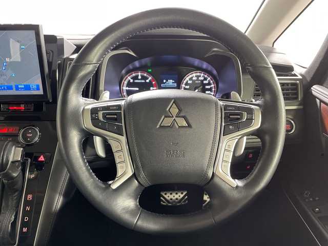 三菱 デリカＤ：５ P 神奈川県 2024(令6)年 2.3万km アメジストブラック 4WD/ディーゼルターボ/社外10.1型フローティングSDナビゲーション【AVN-HSO1F】/フルセグ　Bluetooth　SD　CD DVD　USB　HDMI　AppleCarPlay/両側電動スライドドア/パワーバックドア/e-Assist /FCM衝突軽減ブレーキシステム/LDW車線逸脱警報システム/レーダークルーズコントロール/オートマチックハイビーム/誤発進抑制機能/後側方車両検知警報システム/後退時車両検知警報システム/オートステップ＆ゴー/革巻きステアリング/パドルシフト/ステアリングスイッチ/ステアリングヒーター/運転席パワーシート/前席シートヒーター/2列目ベンチシート/電動パーキングブレーキ/オートブレーキホールド/社外前後ドライブレコーダー/プッシュスタート/スマートキー/LEDヘッドランプ/LEDポジションランプ/オートライト/フロントフォグランプ/純正18インチアルミホイール/