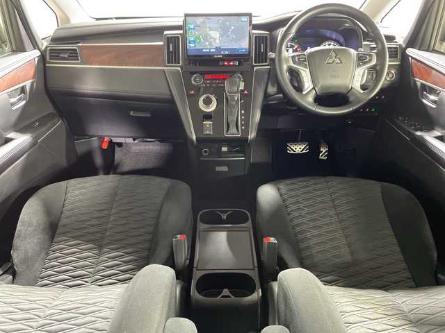 三菱 デリカＤ：５ P 神奈川県 2024(令6)年 2.3万km アメジストブラック 4WD/ディーゼルターボ/社外10.1型フローティングSDナビゲーション【AVN-HSO1F】/フルセグ　Bluetooth　SD　CD DVD　USB　HDMI　AppleCarPlay/両側電動スライドドア/パワーバックドア/e-Assist /FCM衝突軽減ブレーキシステム/LDW車線逸脱警報システム/レーダークルーズコントロール/オートマチックハイビーム/誤発進抑制機能/後側方車両検知警報システム/後退時車両検知警報システム/オートステップ＆ゴー/革巻きステアリング/パドルシフト/ステアリングスイッチ/ステアリングヒーター/運転席パワーシート/前席シートヒーター/2列目ベンチシート/電動パーキングブレーキ/オートブレーキホールド/社外前後ドライブレコーダー/プッシュスタート/スマートキー/LEDヘッドランプ/LEDポジションランプ/オートライト/フロントフォグランプ/純正18インチアルミホイール/