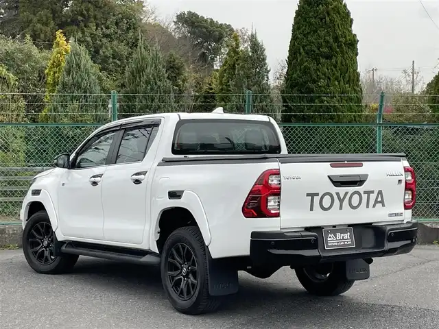 トヨタ ハイラックス Z GRスポーツ 千葉県 2023(令5)年 1万km スーパーホワイトⅡ 4WD/純正メモリナビ/ (Bluetooth/USB/Apple car play)/パノラミックビューモニター/ETC2.0/前方ドライブレコーダー/ハーフレザーシート/D席パワーシート/TOYOTA Safety Sense/・レーダークルーズ コントロール/・プリクラッシュセーフティ/・レーントレーシングアシスト/・レーンディパーチャーアラート/・ロードサインアシスト/・先行車発進告知機能/・オートマチックハイビーム/ダウンヒルアシストコントロール/センターデフロック/横滑り防止機能/純正18インチアルミホイール/スマートキー/純正LEDヘッドライト/パドルシフト/スペアキー1本/保証書/取扱説明書