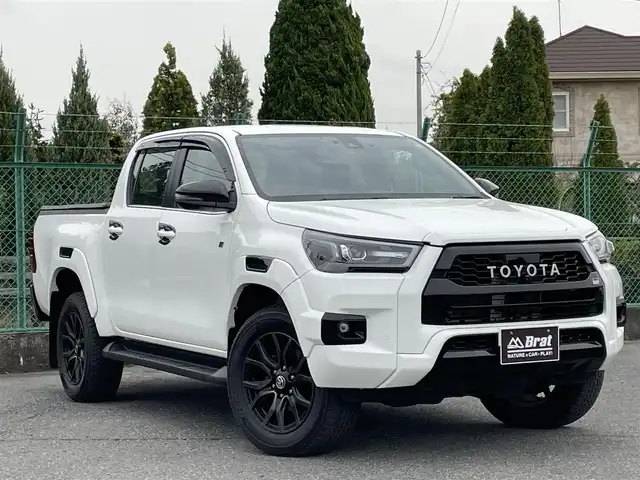 トヨタ ハイラックス Z GRスポーツ 千葉県 2023(令5)年 1万km スーパーホワイトⅡ 4WD/純正メモリナビ/ (Bluetooth/USB/Apple car play)/パノラミックビューモニター/ETC2.0/前方ドライブレコーダー/ハーフレザーシート/D席パワーシート/TOYOTA Safety Sense/・レーダークルーズ コントロール/・プリクラッシュセーフティ/・レーントレーシングアシスト/・レーンディパーチャーアラート/・ロードサインアシスト/・先行車発進告知機能/・オートマチックハイビーム/ダウンヒルアシストコントロール/センターデフロック/横滑り防止機能/純正18インチアルミホイール/スマートキー/純正LEDヘッドライト/パドルシフト/スペアキー1本/保証書/取扱説明書