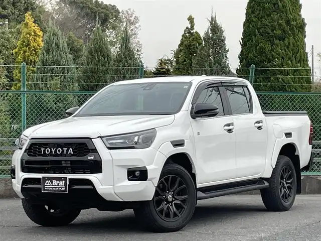 トヨタ ハイラックス Z GRスポーツ 千葉県 2023(令5)年 1万km スーパーホワイトⅡ 4WD/純正メモリナビ/ (Bluetooth/USB/Apple car play)/パノラミックビューモニター/ETC2.0/前方ドライブレコーダー/ハーフレザーシート/D席パワーシート/TOYOTA Safety Sense/・レーダークルーズ コントロール/・プリクラッシュセーフティ/・レーントレーシングアシスト/・レーンディパーチャーアラート/・ロードサインアシスト/・先行車発進告知機能/・オートマチックハイビーム/ダウンヒルアシストコントロール/センターデフロック/横滑り防止機能/純正18インチアルミホイール/スマートキー/純正LEDヘッドライト/パドルシフト/スペアキー1本/保証書/取扱説明書