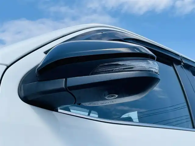 トヨタ ハイラックス Z GRスポーツ 千葉県 2023(令5)年 1万km スーパーホワイトⅡ 4WD/純正メモリナビ/ (Bluetooth/USB/Apple car play)/パノラミックビューモニター/ETC2.0/前方ドライブレコーダー/ハーフレザーシート/D席パワーシート/TOYOTA Safety Sense/・レーダークルーズ コントロール/・プリクラッシュセーフティ/・レーントレーシングアシスト/・レーンディパーチャーアラート/・ロードサインアシスト/・先行車発進告知機能/・オートマチックハイビーム/ダウンヒルアシストコントロール/センターデフロック/横滑り防止機能/純正18インチアルミホイール/スマートキー/純正LEDヘッドライト/パドルシフト/スペアキー1本/保証書/取扱説明書