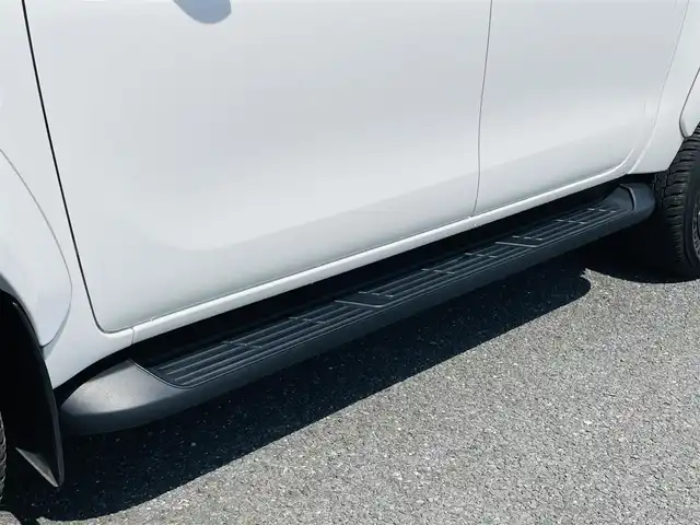 トヨタ ハイラックス Z GRスポーツ 千葉県 2023(令5)年 1万km スーパーホワイトⅡ 4WD/純正メモリナビ/ (Bluetooth/USB/Apple car play)/パノラミックビューモニター/ETC2.0/前方ドライブレコーダー/ハーフレザーシート/D席パワーシート/TOYOTA Safety Sense/・レーダークルーズ コントロール/・プリクラッシュセーフティ/・レーントレーシングアシスト/・レーンディパーチャーアラート/・ロードサインアシスト/・先行車発進告知機能/・オートマチックハイビーム/ダウンヒルアシストコントロール/センターデフロック/横滑り防止機能/純正18インチアルミホイール/スマートキー/純正LEDヘッドライト/パドルシフト/スペアキー1本/保証書/取扱説明書