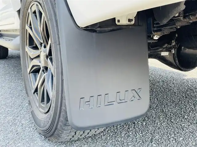 トヨタ ハイラックス Z GRスポーツ 千葉県 2023(令5)年 1万km スーパーホワイトⅡ 4WD/純正メモリナビ/ (Bluetooth/USB/Apple car play)/パノラミックビューモニター/ETC2.0/前方ドライブレコーダー/ハーフレザーシート/D席パワーシート/TOYOTA Safety Sense/・レーダークルーズ コントロール/・プリクラッシュセーフティ/・レーントレーシングアシスト/・レーンディパーチャーアラート/・ロードサインアシスト/・先行車発進告知機能/・オートマチックハイビーム/ダウンヒルアシストコントロール/センターデフロック/横滑り防止機能/純正18インチアルミホイール/スマートキー/純正LEDヘッドライト/パドルシフト/スペアキー1本/保証書/取扱説明書