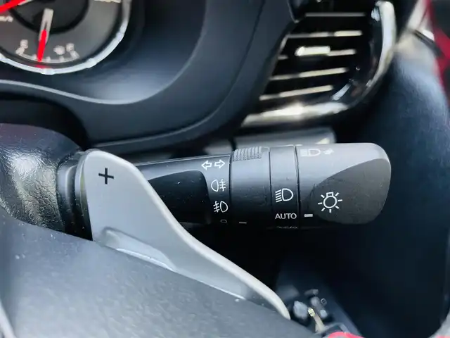 トヨタ ハイラックス Z GRスポーツ 千葉県 2023(令5)年 1万km スーパーホワイトⅡ 4WD/純正メモリナビ/ (Bluetooth/USB/Apple car play)/パノラミックビューモニター/ETC2.0/前方ドライブレコーダー/ハーフレザーシート/D席パワーシート/TOYOTA Safety Sense/・レーダークルーズ コントロール/・プリクラッシュセーフティ/・レーントレーシングアシスト/・レーンディパーチャーアラート/・ロードサインアシスト/・先行車発進告知機能/・オートマチックハイビーム/ダウンヒルアシストコントロール/センターデフロック/横滑り防止機能/純正18インチアルミホイール/スマートキー/純正LEDヘッドライト/パドルシフト/スペアキー1本/保証書/取扱説明書