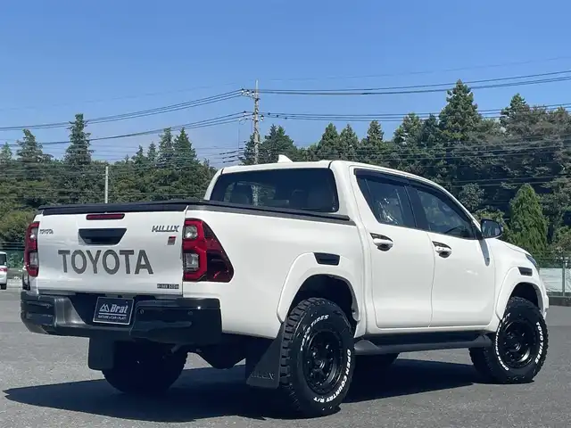 トヨタ ハイラックス Z GRスポーツ 千葉県 2023(令5)年 1万km スーパーホワイトⅡ １．５インチリフトアップ/新品ＴＯＹＯ　Ｒ／Ｔタイヤ/新品ＫＭＣ１７インチアルミ/ＪＡＯＳインナーフェンダー/4WD/純正メモリナビ/ (Bluetooth/USB/Apple car play)/パノラミックビューモニター/ETC2.0/前方ドライブレコーダー/ハーフレザーシート/D席パワーシート/TOYOTA Safety Sense/・レーダークルーズ コントロール/・プリクラッシュセーフティ/・レーントレーシングアシスト/・レーンディパーチャーアラート/・ロードサインアシスト/・先行車発進告知機能/・オートマチックハイビーム/ダウンヒルアシストコントロール/センターデフロック/横滑り防止機能/純正18インチアルミホイール/スマートキー/純正LEDヘッドライト/パドルシフト/スペアキー1本/保証書/取扱説明書