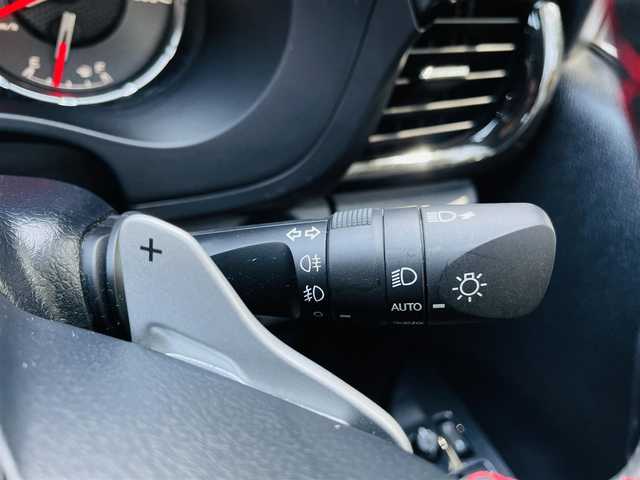 トヨタ ハイラックス Z GRスポーツ 千葉県 2023(令5)年 1万km スーパーホワイトⅡ １．５インチリフトアップ/新品ＴＯＹＯ　Ｒ／Ｔタイヤ/新品ＫＭＣ１７インチアルミ/ＪＡＯＳインナーフェンダー/4WD/純正メモリナビ/ (Bluetooth/USB/Apple car play)/パノラミックビューモニター/ETC2.0/前方ドライブレコーダー/ハーフレザーシート/D席パワーシート/TOYOTA Safety Sense/・レーダークルーズ コントロール/・プリクラッシュセーフティ/・レーントレーシングアシスト/・レーンディパーチャーアラート/・ロードサインアシスト/・先行車発進告知機能/・オートマチックハイビーム/ダウンヒルアシストコントロール/センターデフロック/横滑り防止機能/純正18インチアルミホイール/スマートキー/純正LEDヘッドライト/パドルシフト/スペアキー1本/保証書/取扱説明書