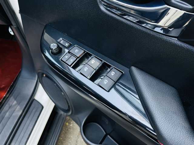 トヨタ ハイラックス Z GRスポーツ 千葉県 2023(令5)年 1万km スーパーホワイトⅡ １．５インチリフトアップ/新品ＴＯＹＯ　Ｒ／Ｔタイヤ/新品ＫＭＣ１７インチアルミ/ＪＡＯＳインナーフェンダー/4WD/純正メモリナビ/ (Bluetooth/USB/Apple car play)/パノラミックビューモニター/ETC2.0/前方ドライブレコーダー/ハーフレザーシート/D席パワーシート/TOYOTA Safety Sense/・レーダークルーズ コントロール/・プリクラッシュセーフティ/・レーントレーシングアシスト/・レーンディパーチャーアラート/・ロードサインアシスト/・先行車発進告知機能/・オートマチックハイビーム/ダウンヒルアシストコントロール/センターデフロック/横滑り防止機能/純正18インチアルミホイール/スマートキー/純正LEDヘッドライト/パドルシフト/スペアキー1本/保証書/取扱説明書