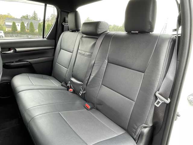 トヨタ ハイラックス Z GRスポーツ 千葉県 2023(令5)年 1万km スーパーホワイトⅡ １．５インチリフトアップ/新品ＴＯＹＯ　Ｒ／Ｔタイヤ/新品ＫＭＣ１７インチアルミ/ＪＡＯＳインナーフェンダー/4WD/純正メモリナビ/ (Bluetooth/USB/Apple car play)/パノラミックビューモニター/ETC2.0/前方ドライブレコーダー/ハーフレザーシート/D席パワーシート/TOYOTA Safety Sense/・レーダークルーズ コントロール/・プリクラッシュセーフティ/・レーントレーシングアシスト/・レーンディパーチャーアラート/・ロードサインアシスト/・先行車発進告知機能/・オートマチックハイビーム/ダウンヒルアシストコントロール/センターデフロック/横滑り防止機能/純正18インチアルミホイール/スマートキー/純正LEDヘッドライト/パドルシフト/スペアキー1本/保証書/取扱説明書