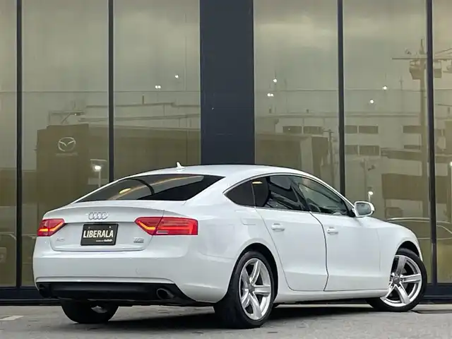 アウディ Ａ５ SB 2．0 TFSI クワトロ 石川県 2016(平28)年 6.7万km グレイシアホワイトメタリック グレー革シート/シートヒーター/電動シート/純正ナビ/フルセグＴＶ/ＨＩＤヘッドライト/オートライト/電動パーキングブレーキ/オートホールド/レインセンサー/アドバンストキー/ＥＴＣ/純正１８ＡＷ/ドライブレコーダー