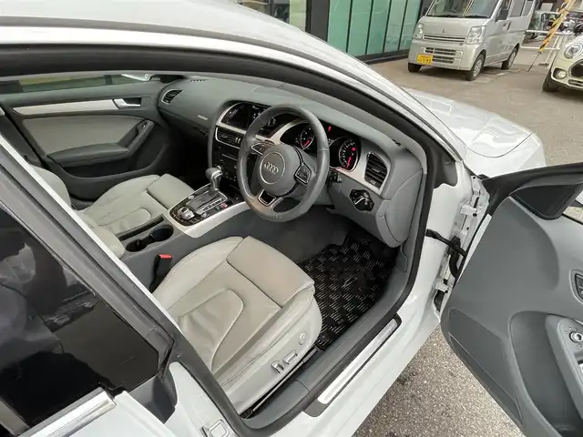 アウディ Ａ５ SB 2．0 TFSI クワトロ 石川県 2016(平28)年 6.7万km グレイシアホワイトメタリック グレー革シート/シートヒーター/電動シート/純正ナビ/フルセグＴＶ/ＨＩＤヘッドライト/オートライト/電動パーキングブレーキ/オートホールド/レインセンサー/アドバンストキー/ＥＴＣ/純正１８ＡＷ/ドライブレコーダー